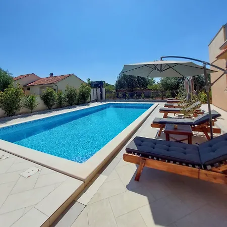 Matesic * Ninski Stanovi